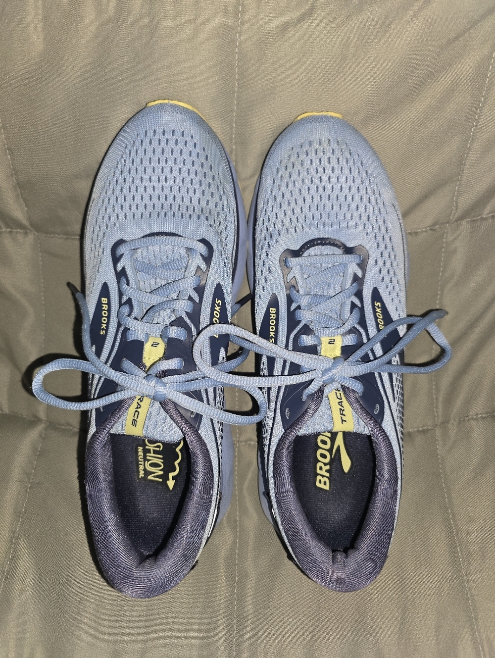 Brooks 9.5 Women's Shoes ~ EUC!